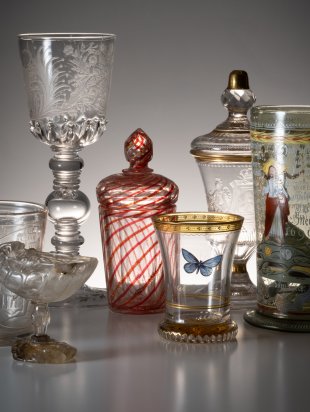 ONLINE AUKCE - GLASS AND PORCELAIN