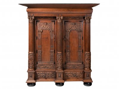 RICHLY CARVED MANYRISTIC WARDROBE