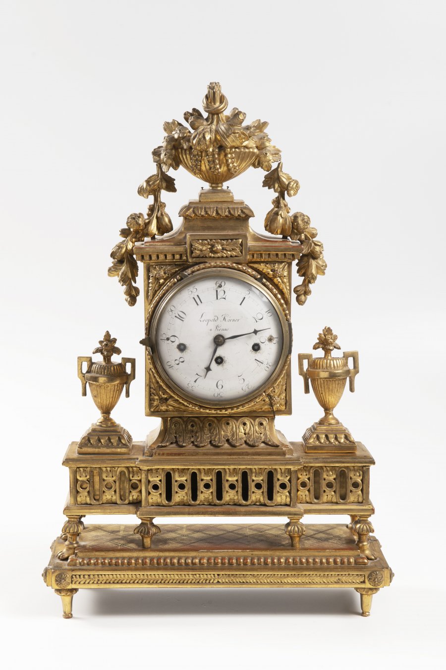 A NEOCLASSICAL CLOCK