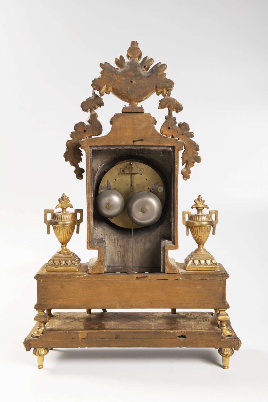 A NEOCLASSICAL CLOCK