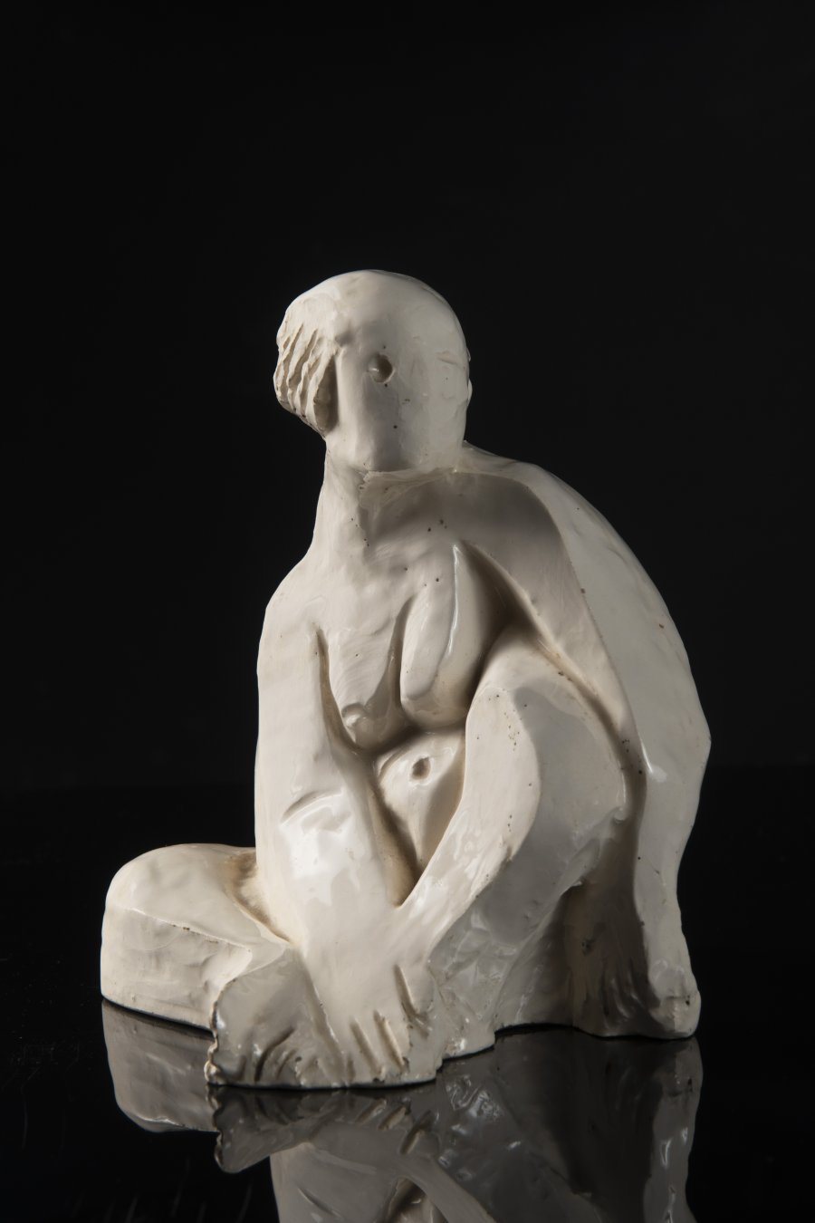 SEATED WOMAN I