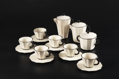 A TEA SERVICE WITH BALL HANDLES