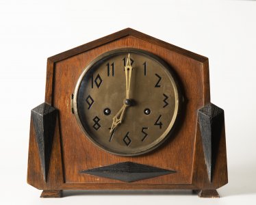 A CUBIST CLOCK