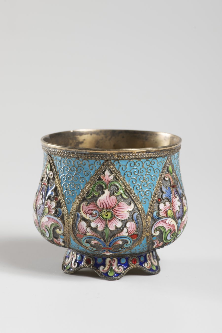 A BOWL WITH CLOISONNÉ ENAMEL