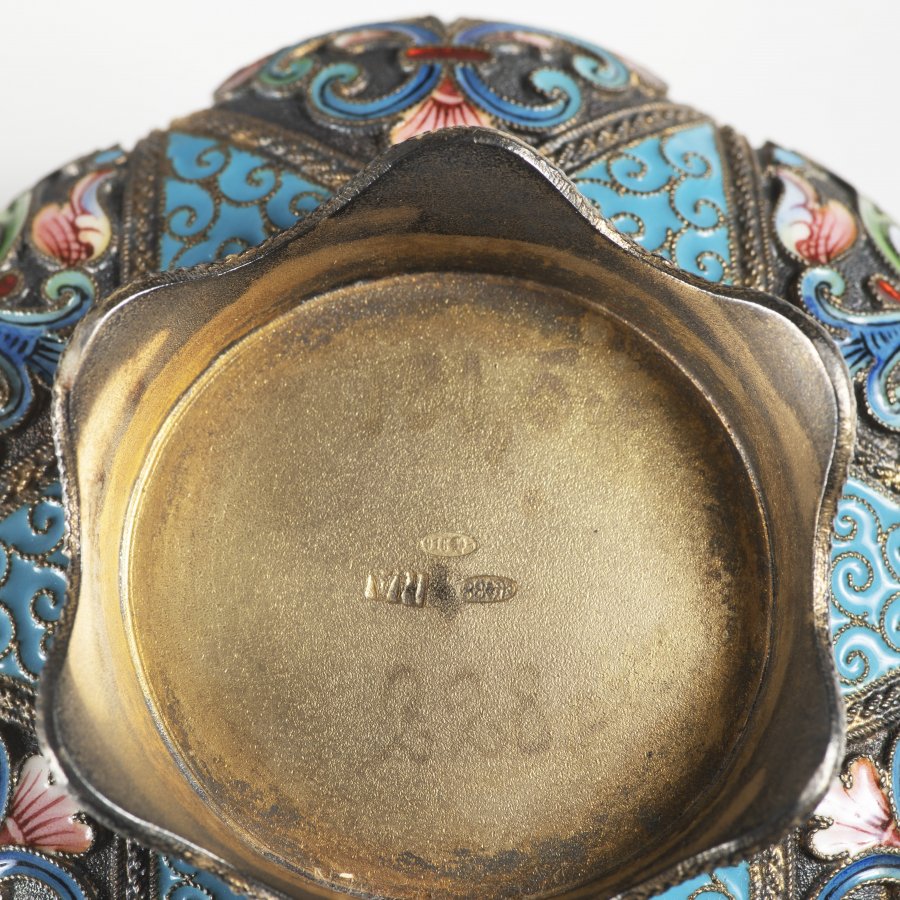 A BOWL WITH CLOISONNÉ ENAMEL