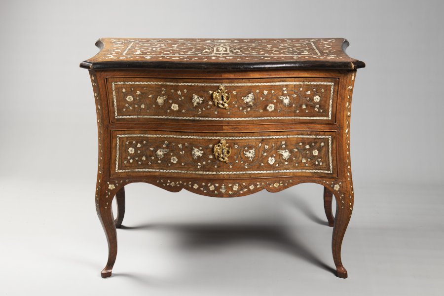 AN ITALIAN ROCOCO COMMODE