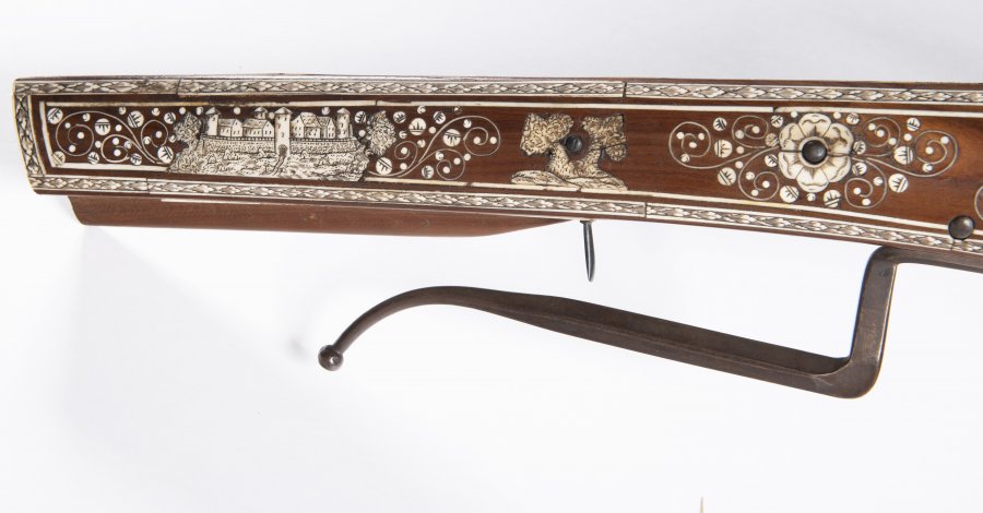 A HUNTING CROSSBOW
