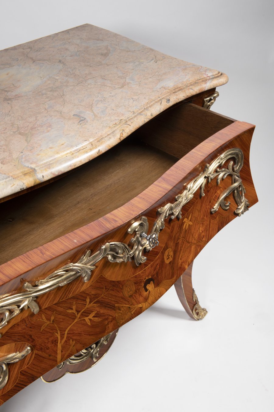 LOUIS XV. COMMODE