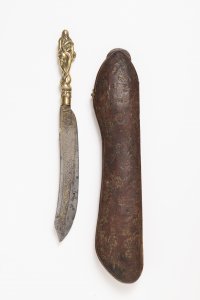 A MANNERIST KNIFE