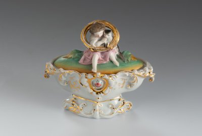 BOX WITH GIRL AND CAT