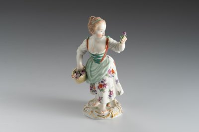 GIRL WITH FLOWERS MEISSEN