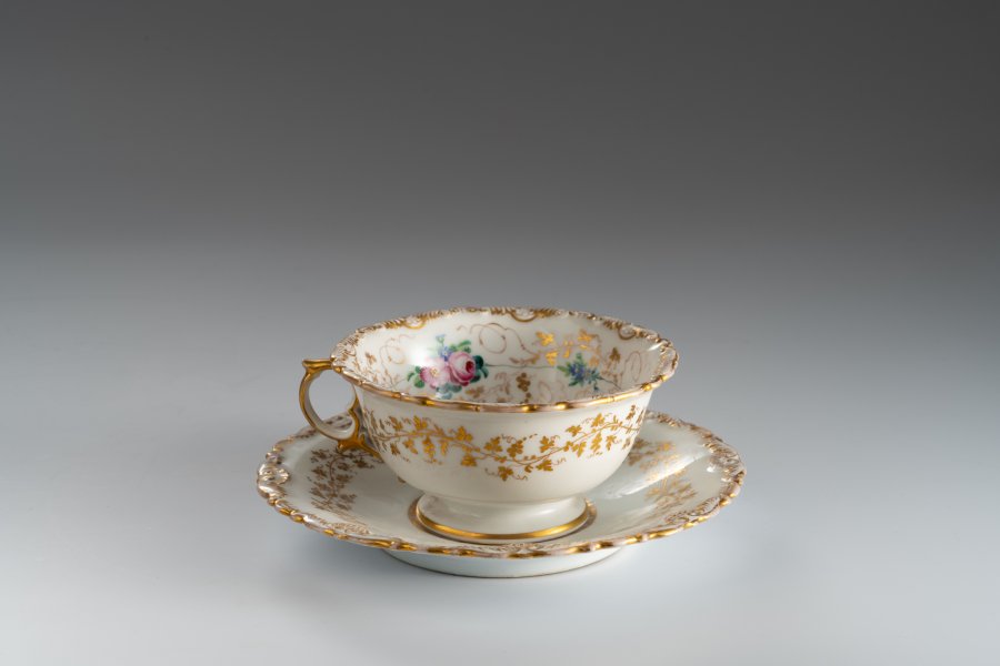 CUP WITH SAUCER LOKET