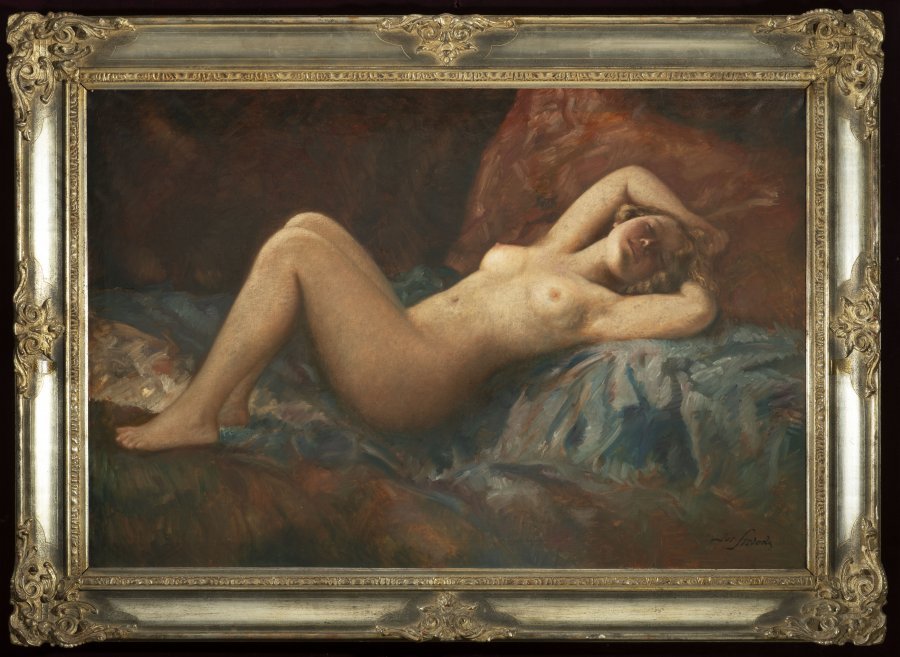 LEŽÍCÍ AKT