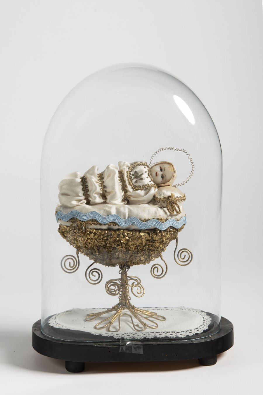 DECORATIVE DEVOTIONAL DIORAMA WITH VIRGIN MARY