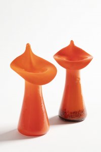 A PAIR OF VASES JACK-IN-THE-PULPIT
