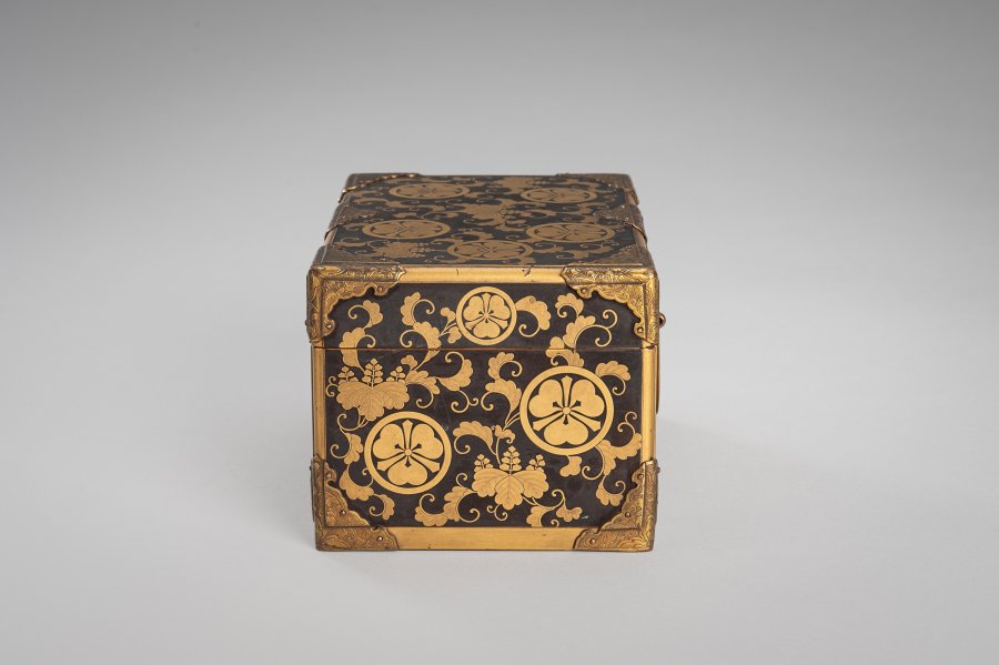 LUXURY JAPANESE BOX FROM THE EDO PERIOD