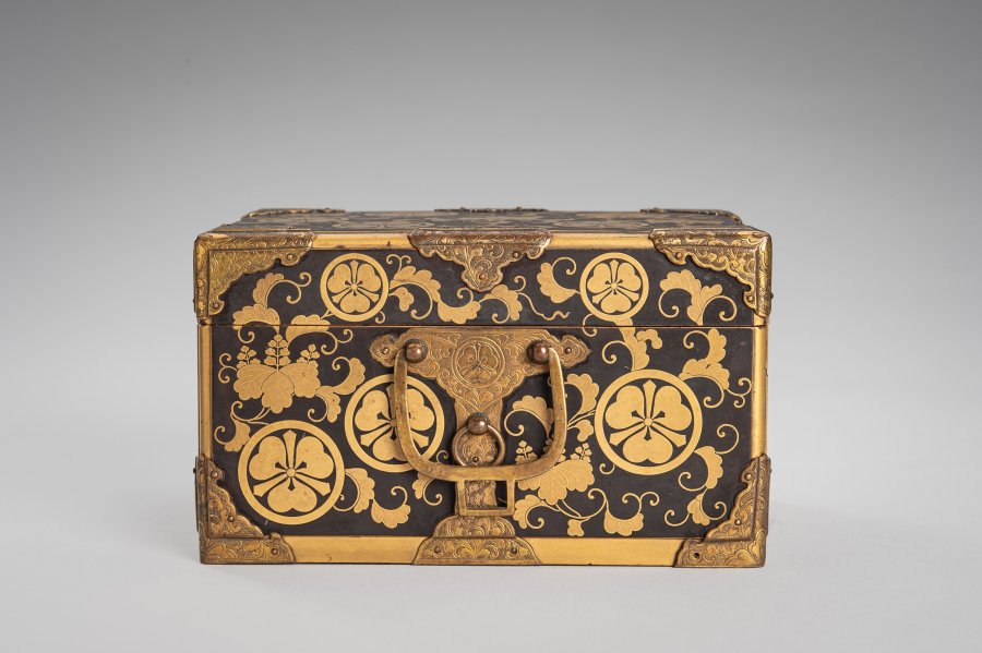 LUXURY JAPANESE BOX FROM THE EDO PERIOD