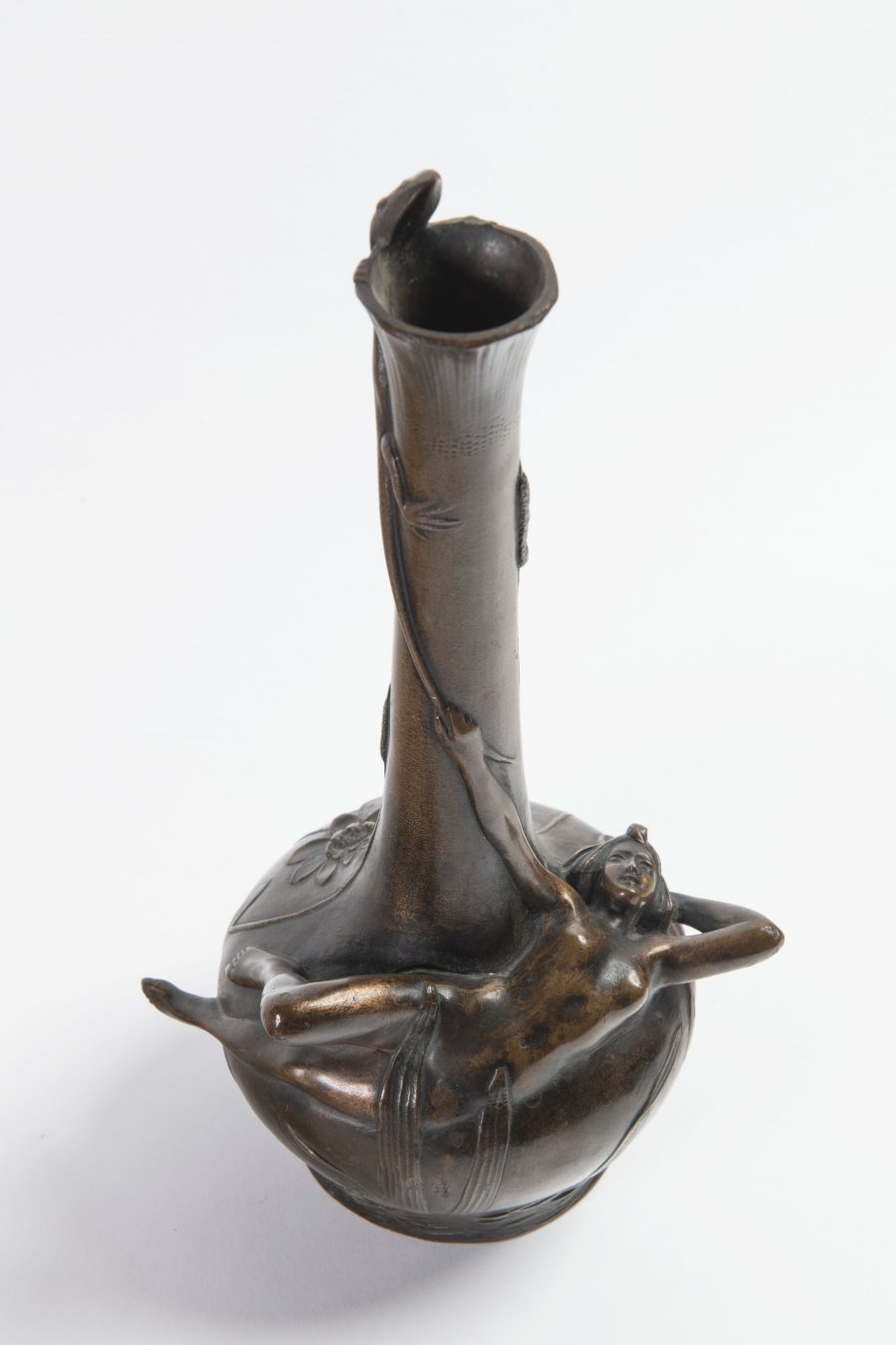 VASE WITH A NYMPH AND A LIZARD