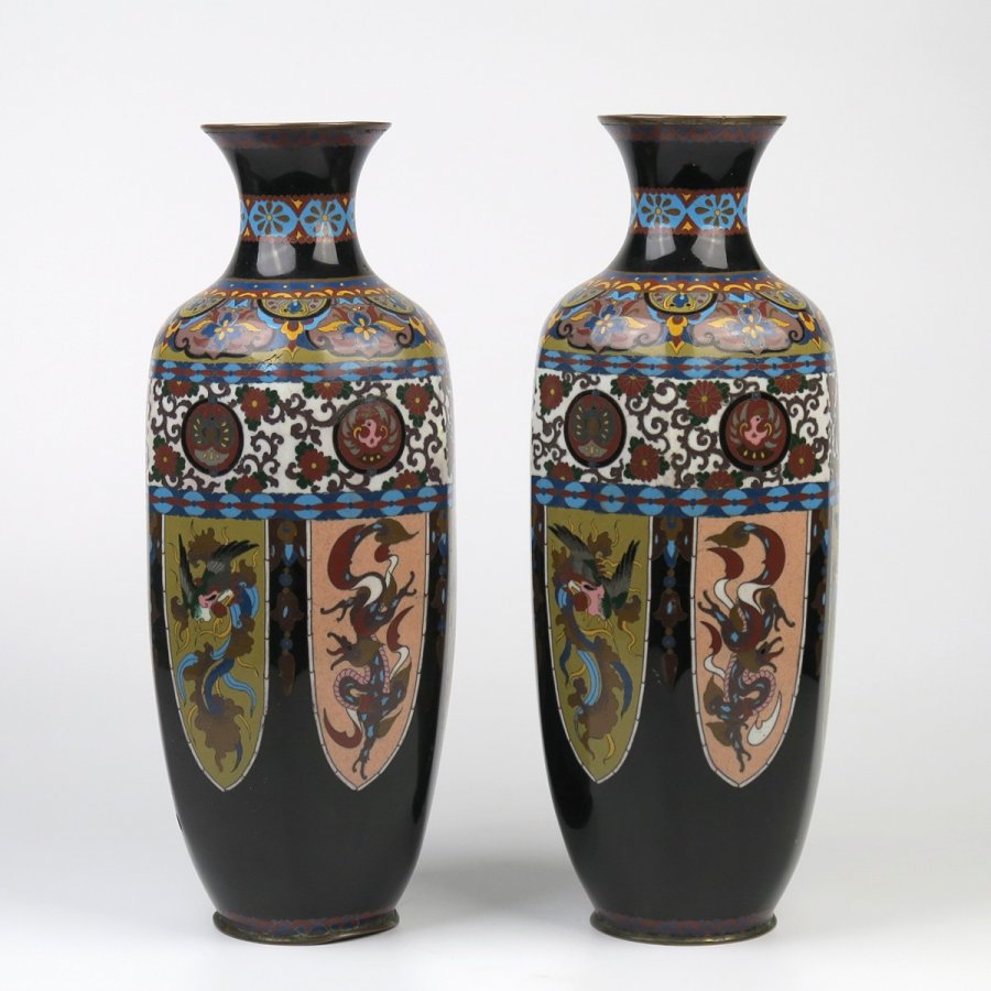 A PAIR OF CLOISONNÉ VASES FROM THE MEIJI PERIOD