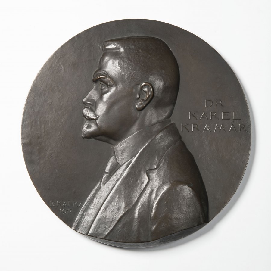 DR KAREL KRAMÁŘ