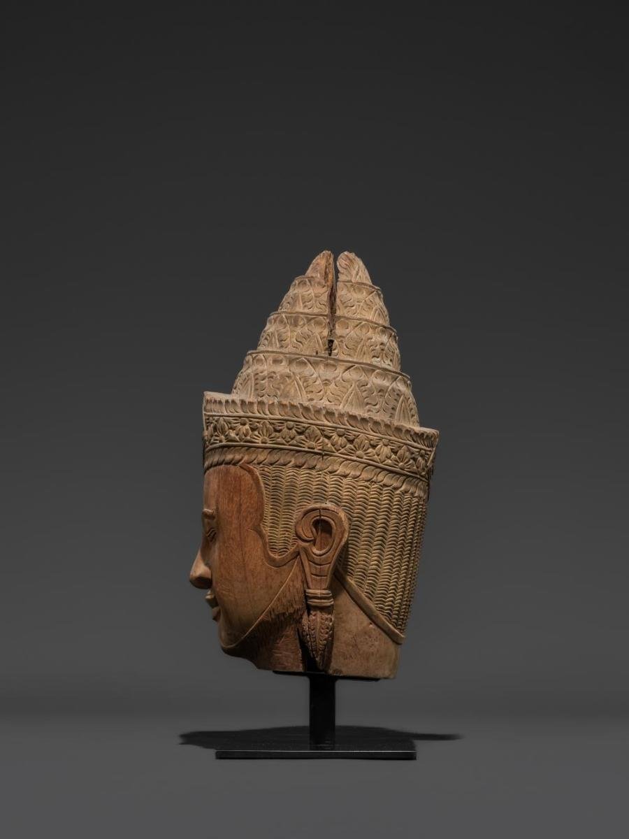 BUDDHA HEAD IN KHMER STYLE