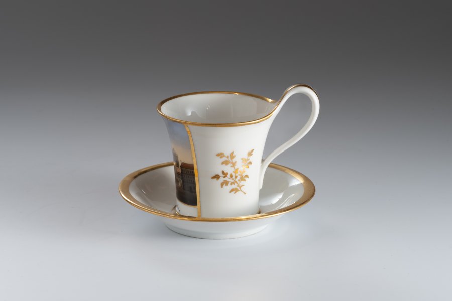 CUP AND SAUCER BŘEZOVÁ