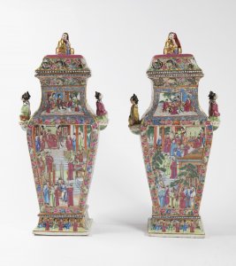 DVOJICE VÁZ MANDARIN ROSE S BOHYNÍ KUAN JIN