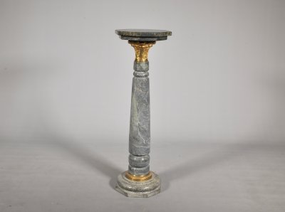 PEDESTAL WITH COLUMN CAPITAL