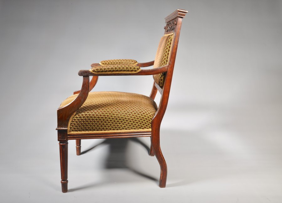 CARVED WOODEN CHAIR