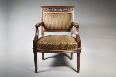 CARVED WOODEN CHAIR