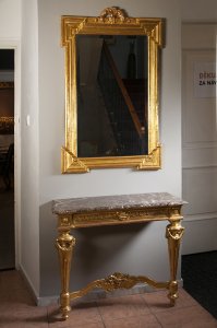 MIRROR AND CONSOLE TABLE