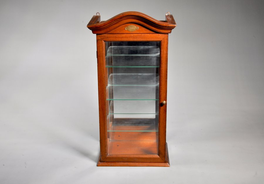 DISPLAY CABINET WITH LABEL