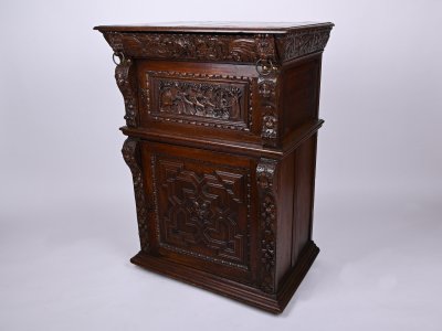 CABINET WITH HUNTING MOTIVES