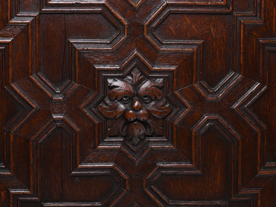 CABINET WITH HUNTING MOTIVES