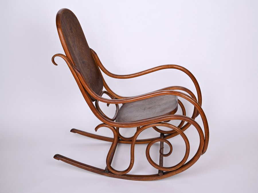 HOUPACÍ KŘESLO THONET