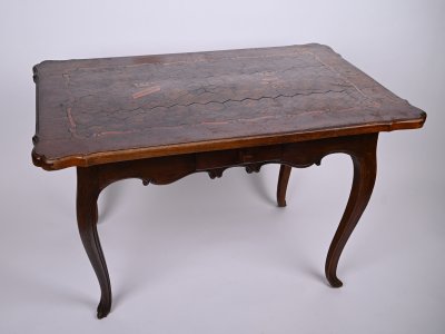 MARQUETRY TABLE WITH COAT OF ARMS