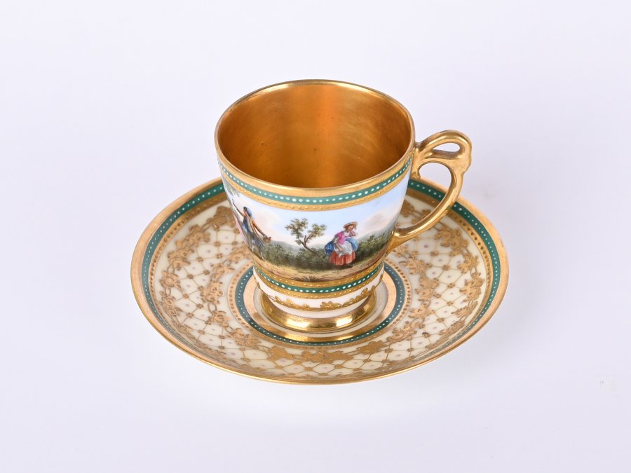 SET OF TEA PORCELAIN