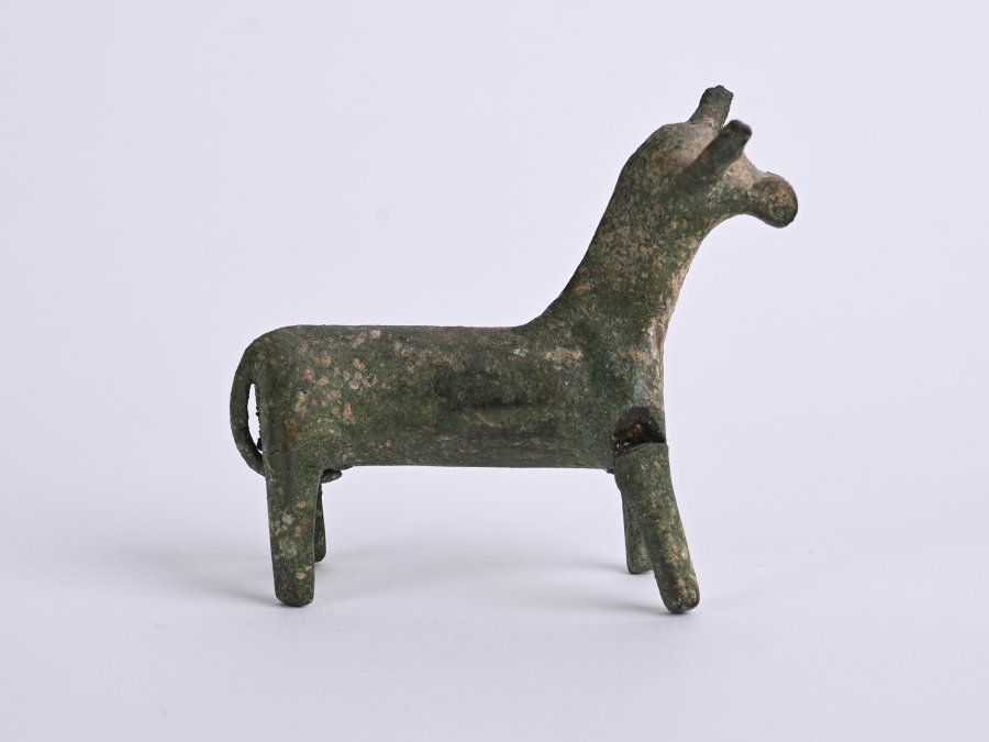 STATUETTE OF A BULL