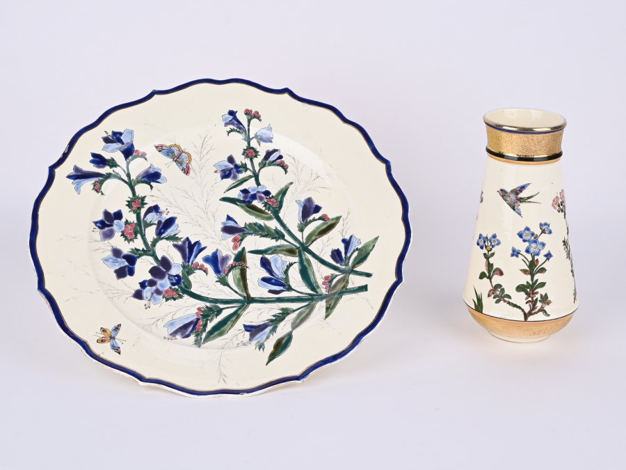 SET OF PORCELAIN WITH FLOWERS