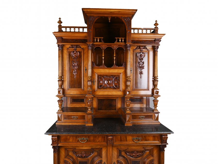 RICHLY CARVED HISTORISM SIDEBOARD