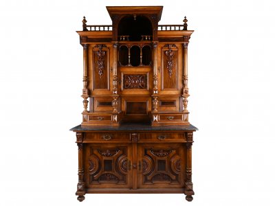 RICHLY CARVED HISTORISM SIDEBOARD