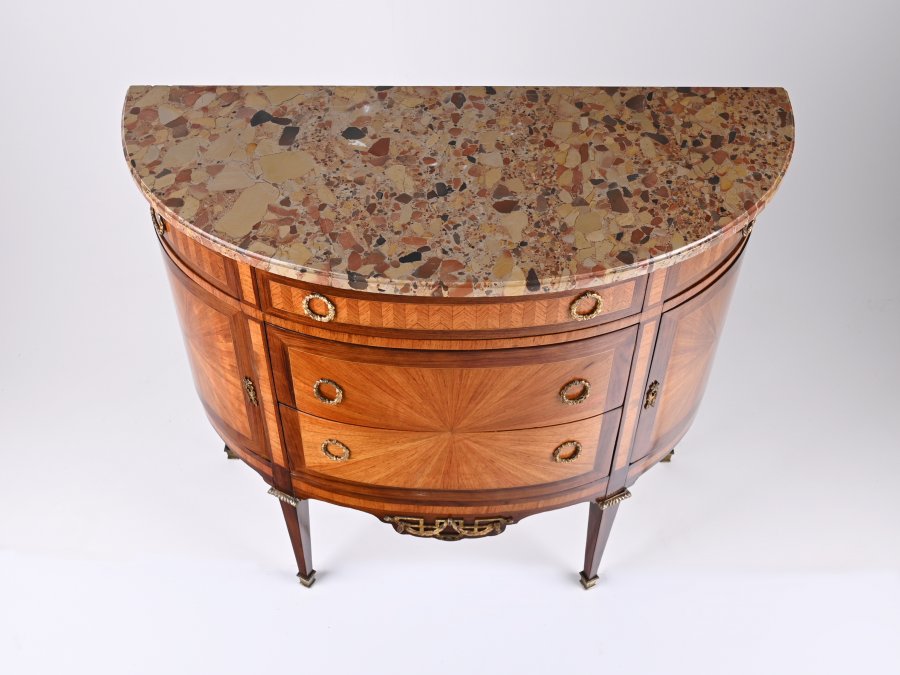 DEMI-LUNE COMMODE