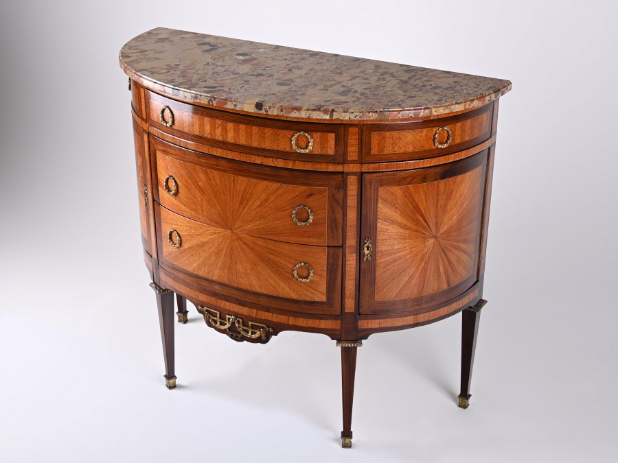 DEMI-LUNE COMMODE