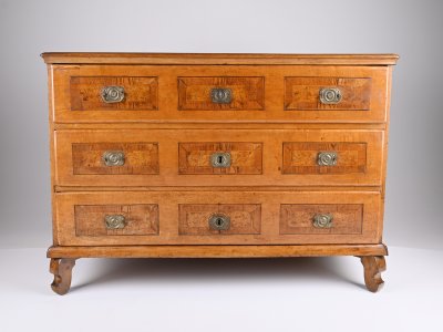 CLASSICIST COMMODE WITH INLAY