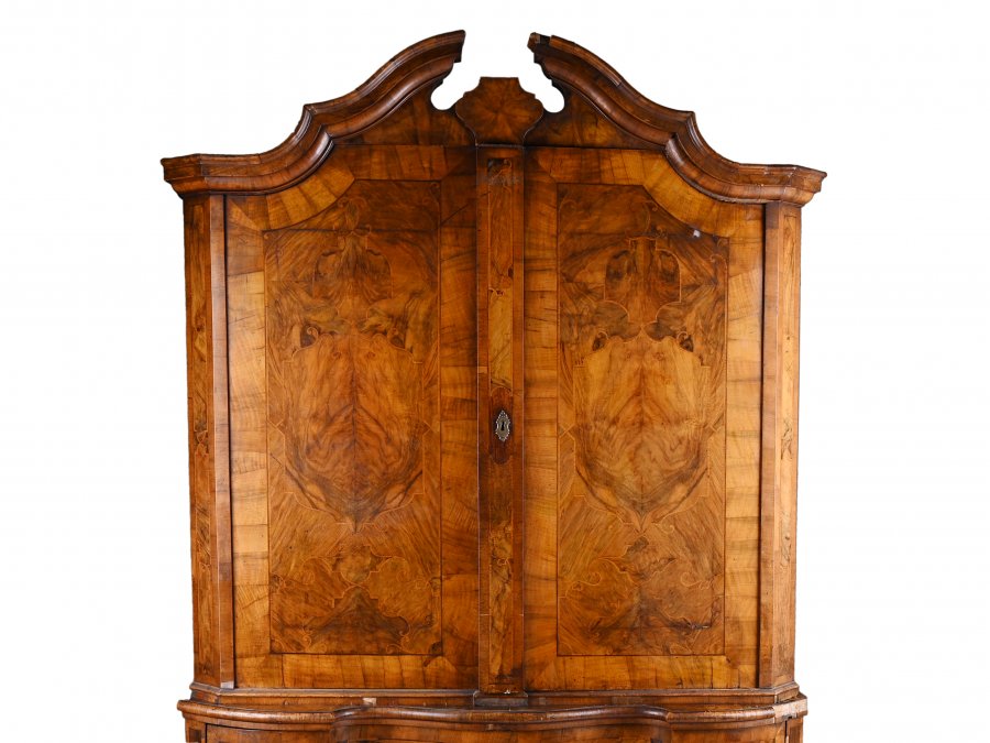 IMPRESSIVE BAROQUE COMMODE WITH WARDROBE