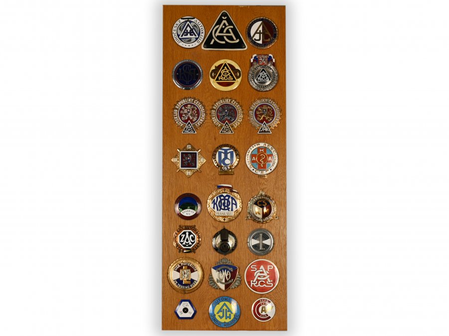 COLLECTION OF CAR CLUB BADGES I.