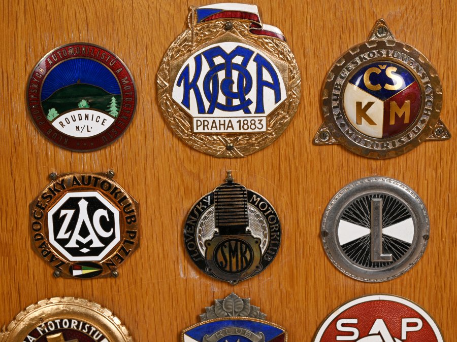COLLECTION OF CAR CLUB BADGES I.