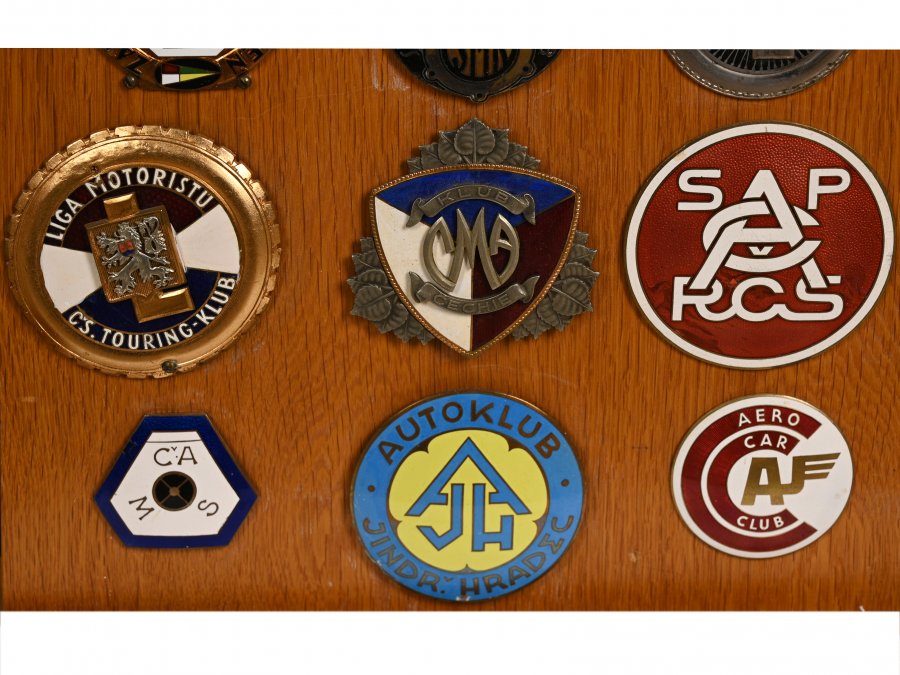 COLLECTION OF CAR CLUB BADGES I.