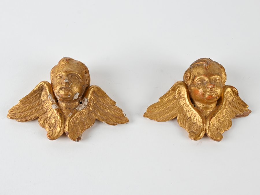 TWO PUTTI WITH WINGS
