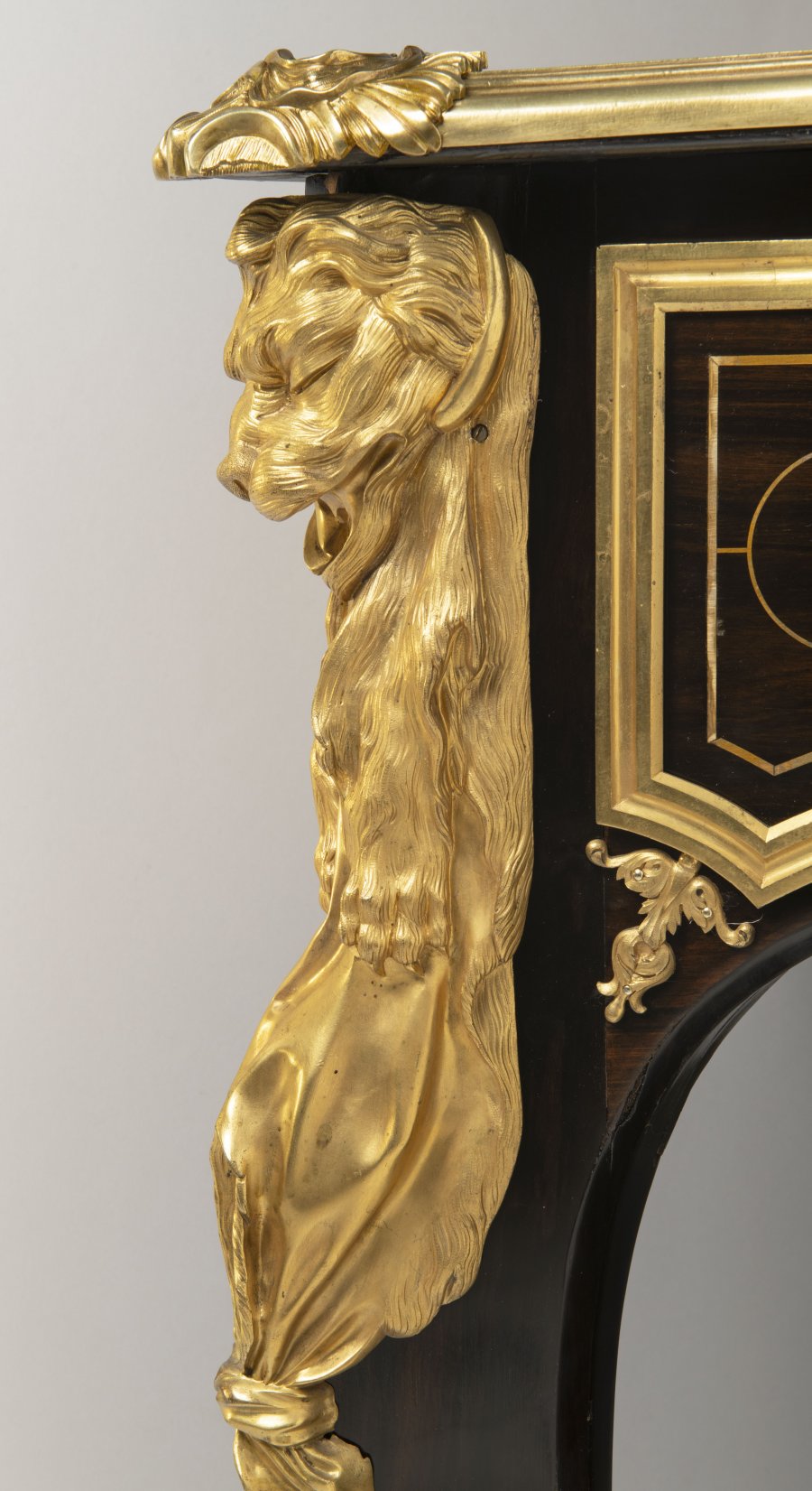 BUREAU PLAT VE STYLU LUDVÍKA XV.